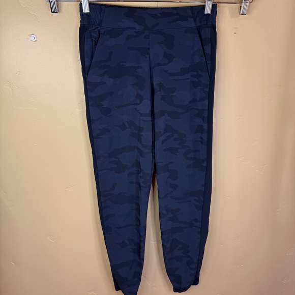Athleta Brooklyn Textured Jogger Blue Black‎ Camo Size 4 Stretch Outdoor Active - Picture 2 of 10